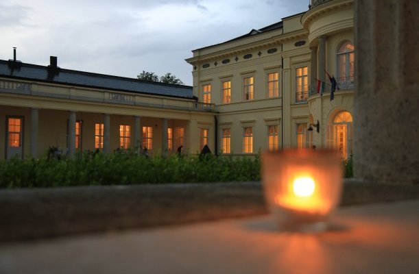 Karolyi Castle Hotel & Restaurant  Fehervarcsurgo